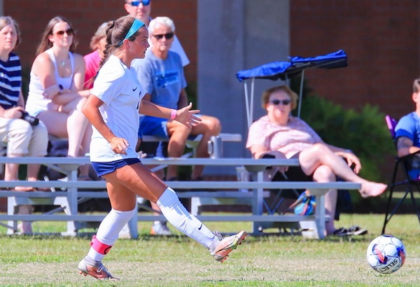 Womens Soccer Takes Down Eagles on the Road