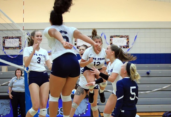 Volleyball Rallies to Beat Bryant & Stratton