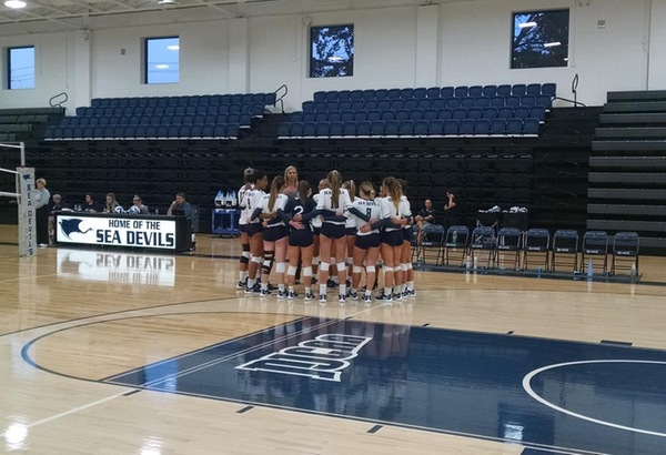 Volleyball Takes Down Pitt CC