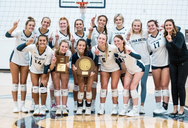 Volleyball Clinches Region 10 Championship